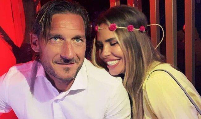 Francesco Totti dedica a Ilary Blasi un nuovo "6 Unica": foto e video