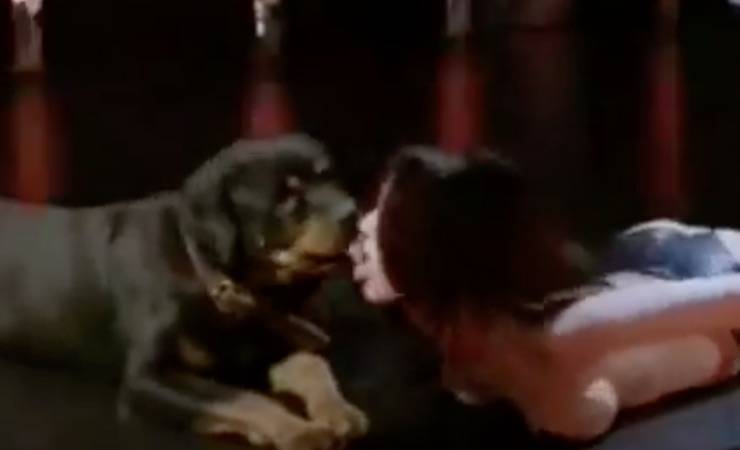 Asia Argento, la verità sul bacio con il cane: "sono una outsider"