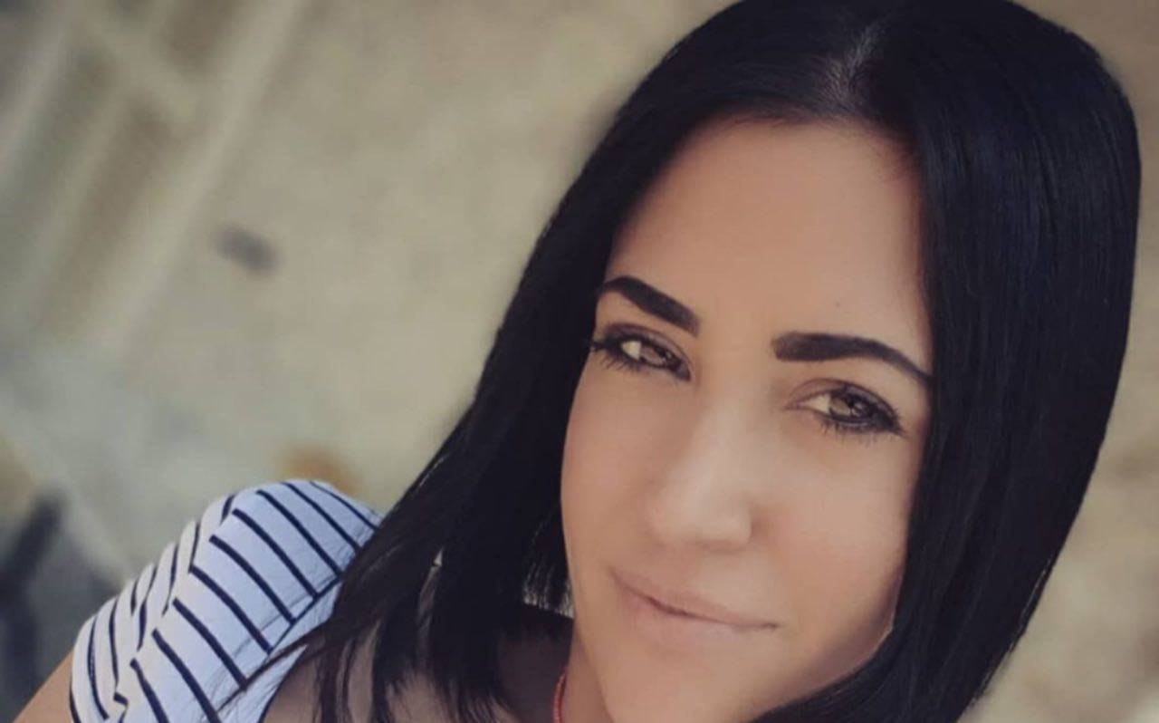 Claudia Ruggeri décolleté esplosivo: "Venere esce dalle acque"