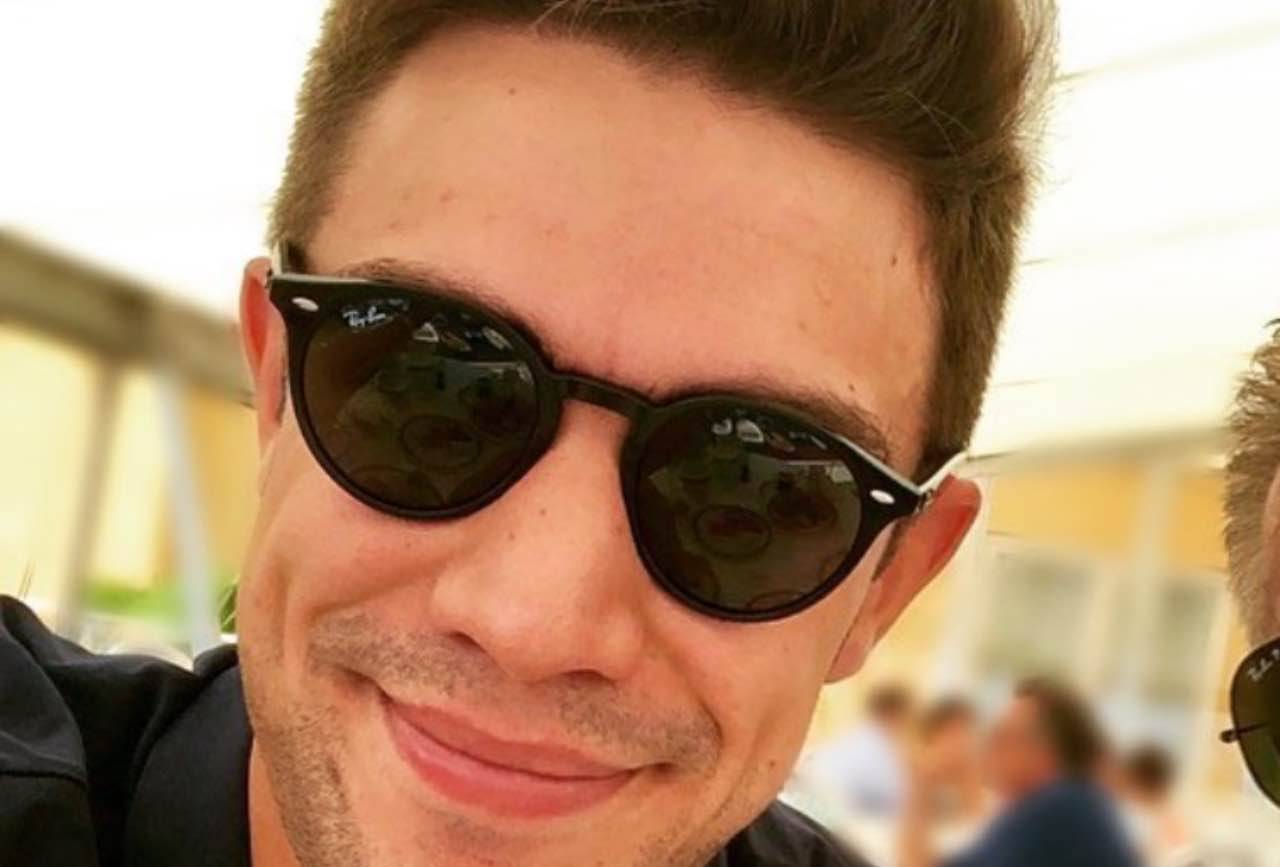 Gabriele ha 26 anni ed è il figlio di un famoso conduttore tv: chi è?