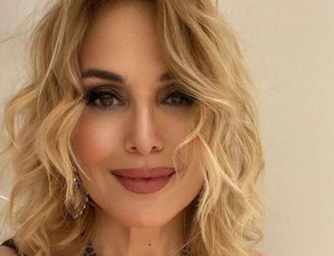 Barbara D'Urso (fonte da @carmelitabarbaradurso)