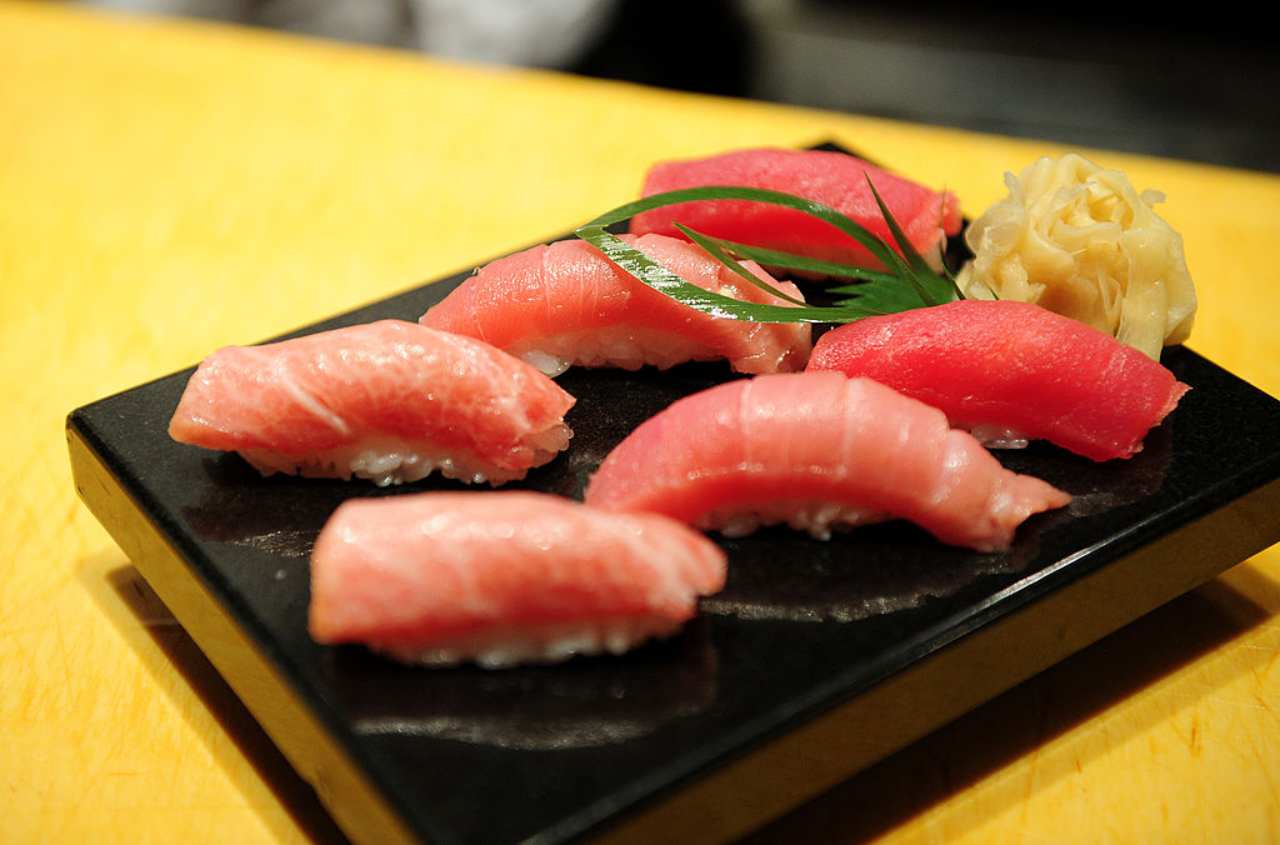 Tokyo, mangia sushi e si ritrova un verme nella gola