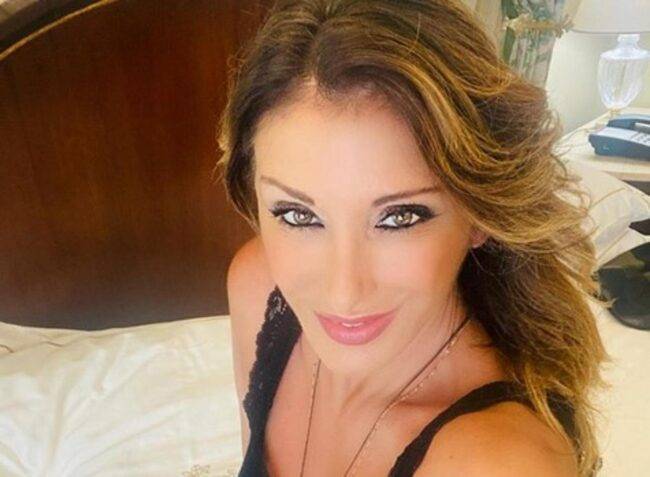 Sabrina Salerno primo piano (fonte Instagram @sabrinasalernoofficial)