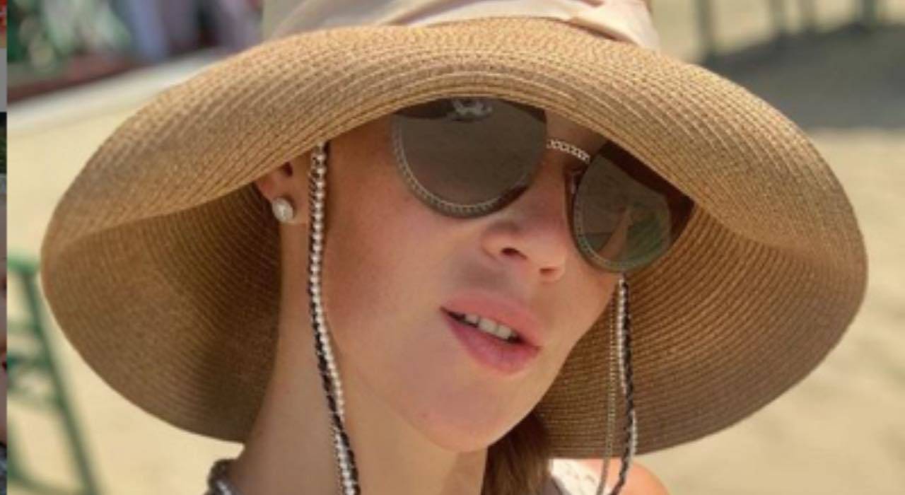 Ludmilla Radchenko sauna senza veli: "Adamo ed Eva muti"