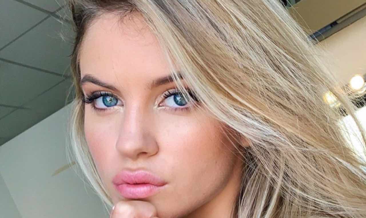 Sara Croce, la bonas in costume è “illegale”: che ne dirà Bonolis?