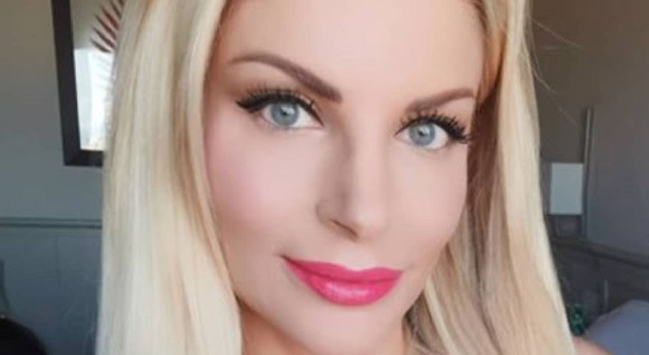 Francesca Cipriani: la barbie senza intimo ignora le critiche