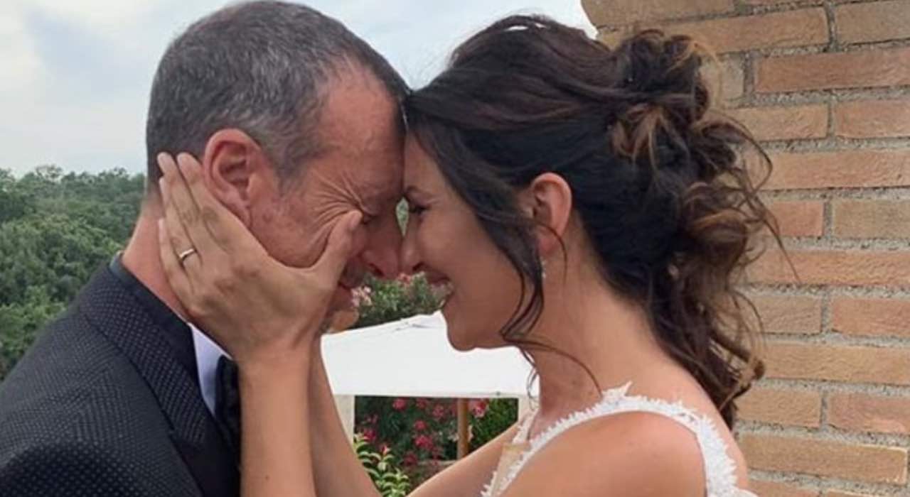 Amadeus e moglie, all'origine dell'amore: "il viagra di una volta"