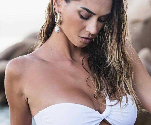 Melissa Satta mamma al mare: il suo fisico è perfetto