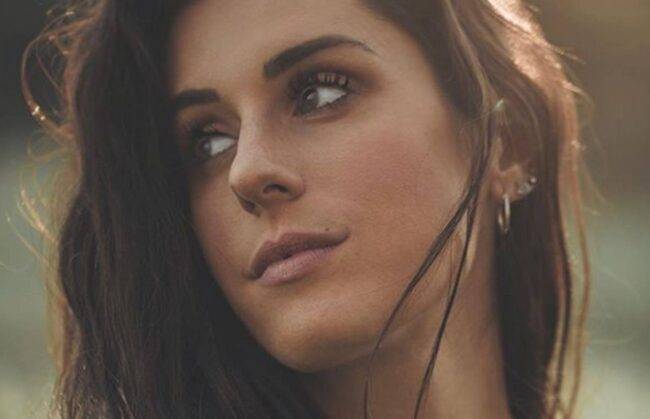 Valentina Vignali: nuova foto in costume, il dettaglio è facile da notare