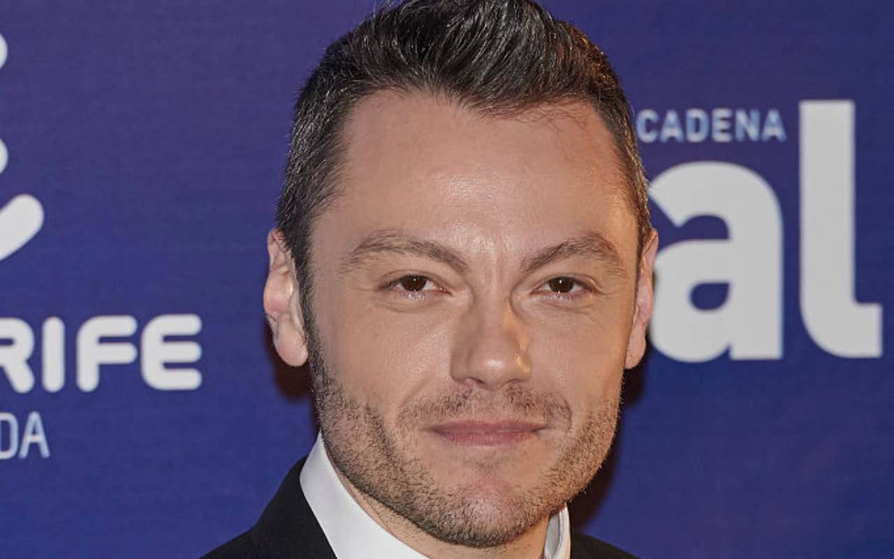 Tiziano Ferro versa la sua "goccia": gesto nobile per la città