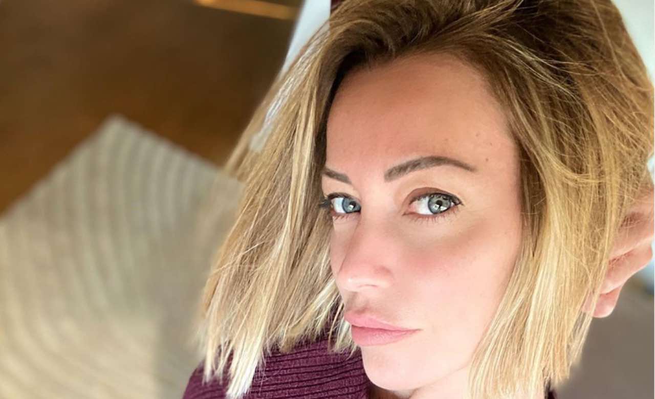 Karina Cascella svela un curioso dettaglio: “I miei fiocchetti…”