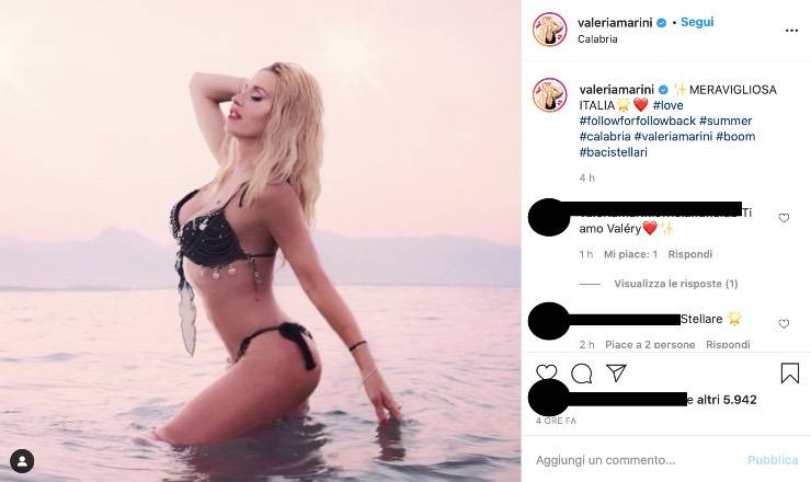 Valeria Marini hot: il micro bikini non lascia spazio all'immaginazione