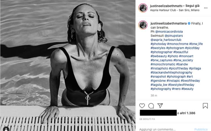 Justine Mattera sexy: tira il fiato in piscina ma "lo togli a noi"