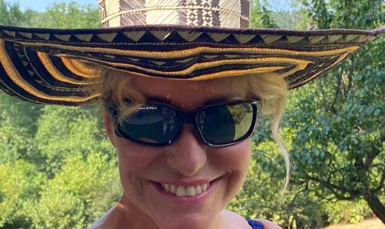 Antonella Clerici sorride ma divide i fan: “Magari fosse così”