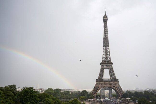 Paura terrorismo: allarme bomba in atto alla Tour Eiffel