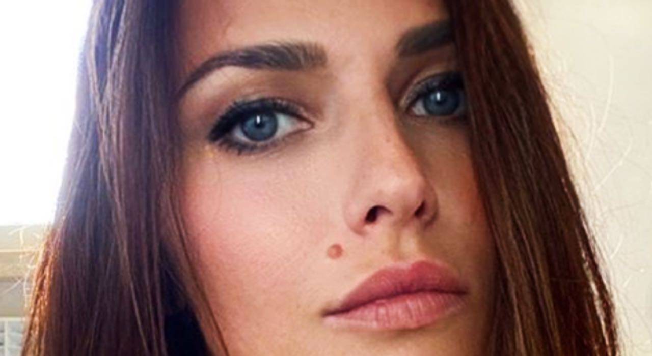 Anna Safroncik bikini e fascino a gonfie vele: "sogno irraggiungibile"