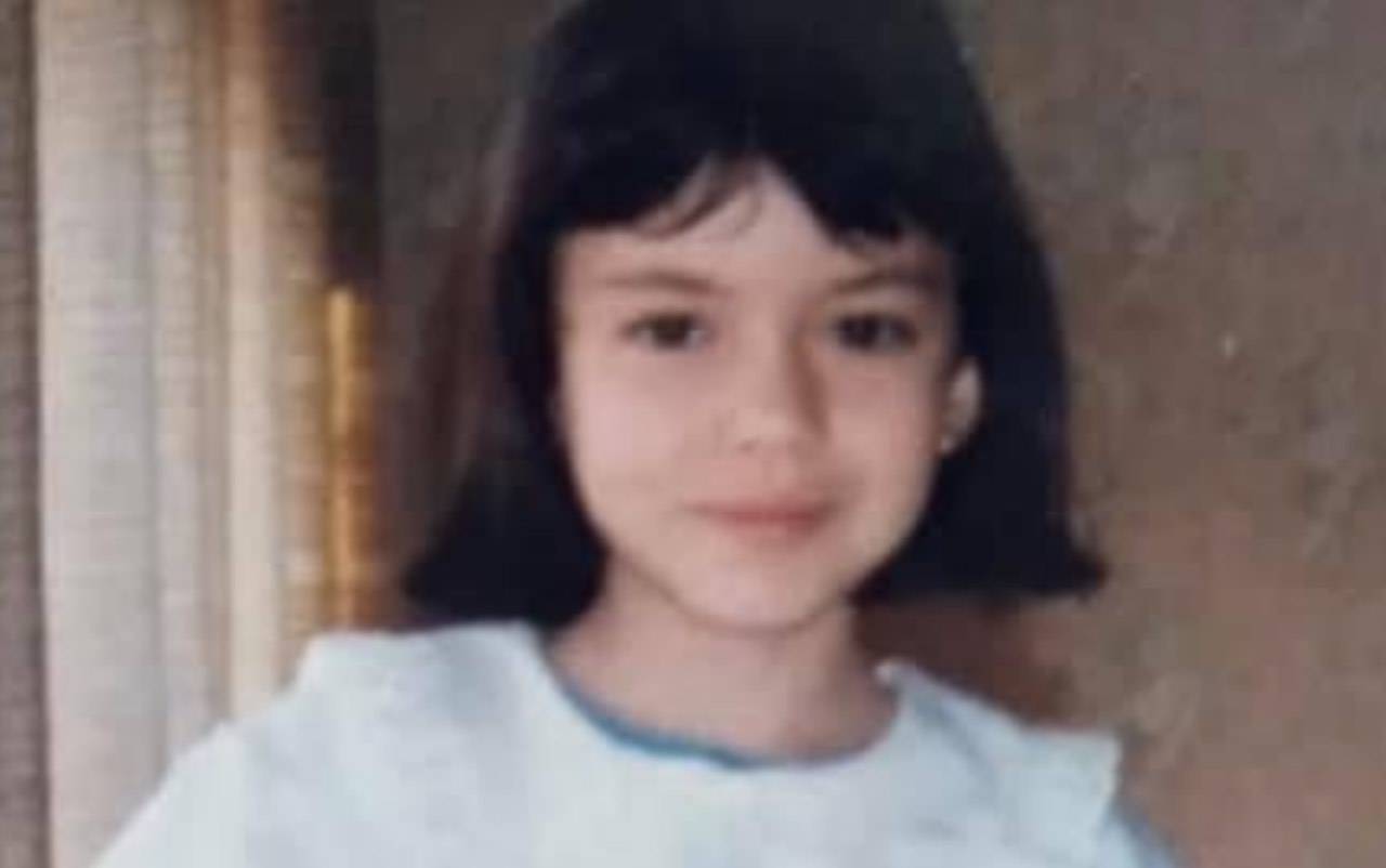 Qui da bambina, oggi volto noto criticato in politica: chi é?