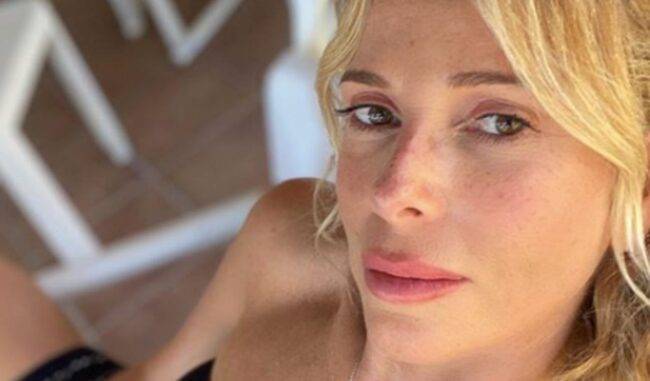 Alessia Marcuzzi ironizza pensando al tempo