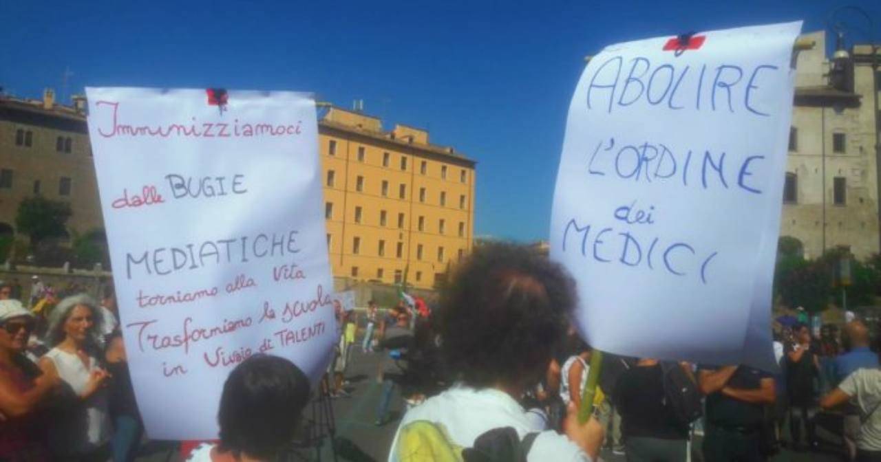 Roma: i 'No mask' in marcia per la Capitale chiedono la libertà