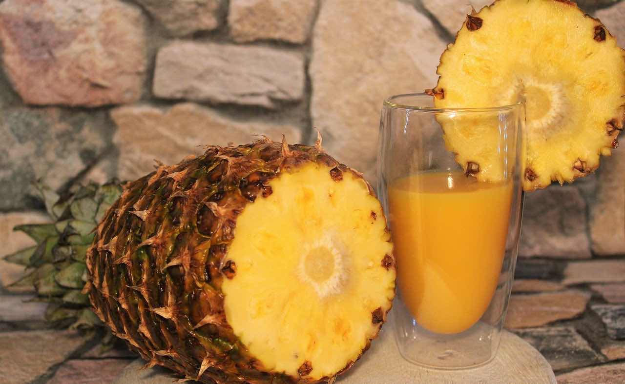 Succo di ananas: ottimo per rinforzare il sistema immunitario e non solo