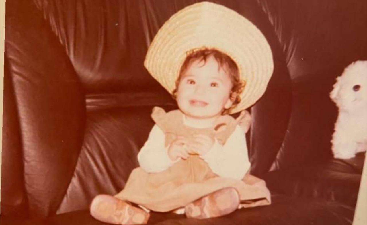 Qui era solo una bambina, oggi showgirl e concorrente del GF: chi è?