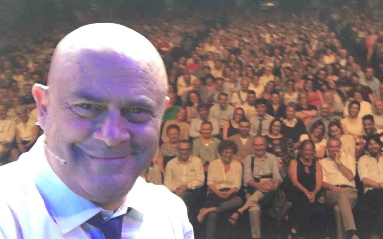 Maurizio Crozza mistero dal passato