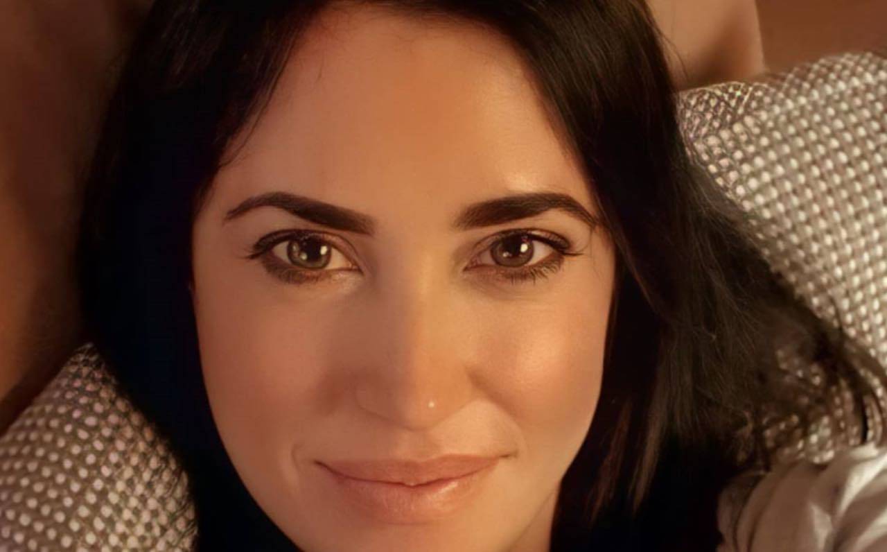 Claudia Ruggeri sexy intimo nero: forme esplosive per la Bonas