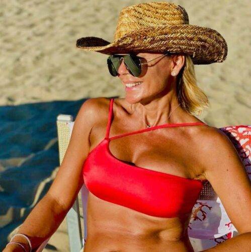 Qui era solo una bambina, oggi un'amata showgirl: chi è?