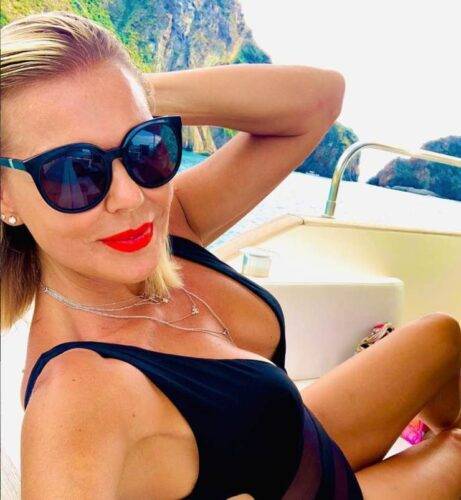 Qui era solo una bambina, oggi un'amata showgirl: chi è?