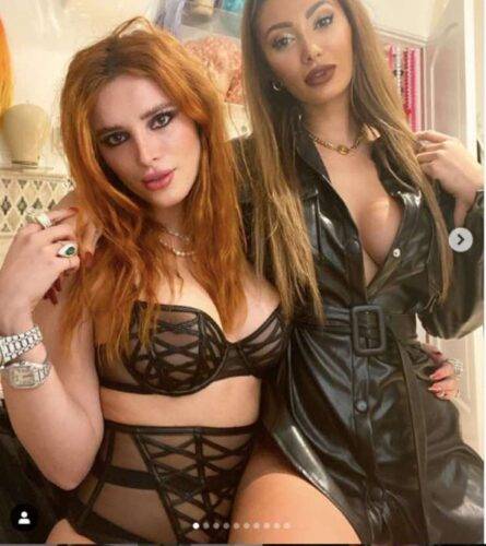 Bella Thorne sfida la censura: lingerie e cappuccetto rosso sexy