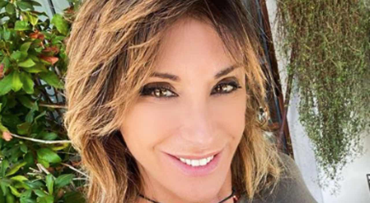 Sabrina Salerno bikini esplosivo "extraterrestre": sensualità 'aliena'