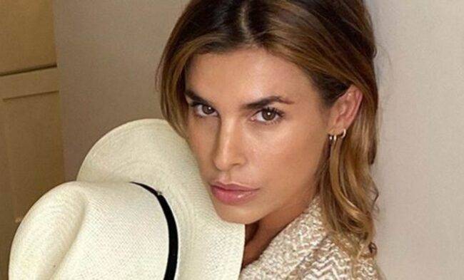 Elisabetta Canalis, la scollatura profonda lascia poco spazio all’immaginazione