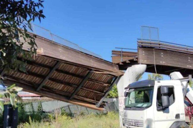 Roma: poteva essere una tragedia, crolla ponte con pista ciclabile
