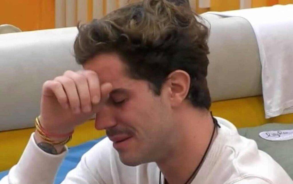 Tommaso Zorzi in lacrime: si isola, il dolore è troppo forte