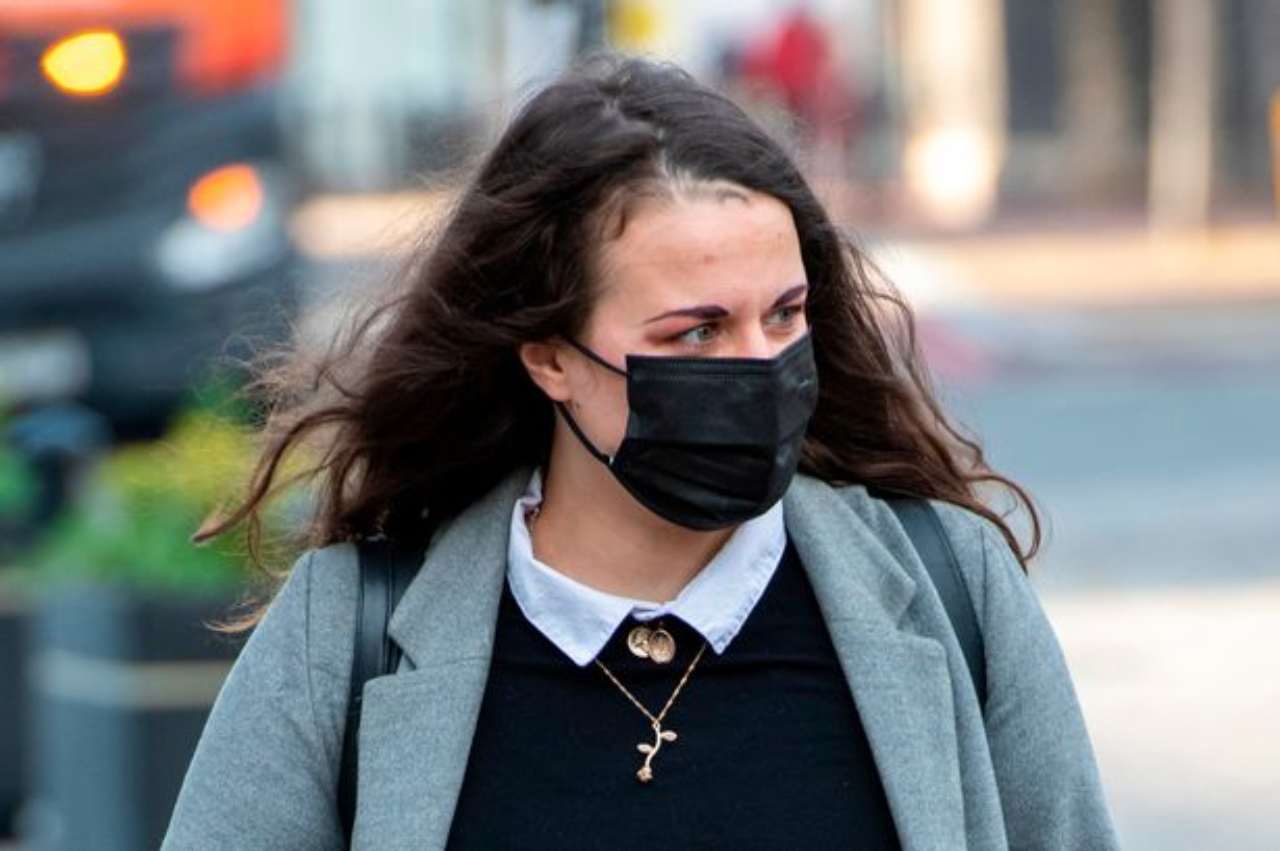 Abusi dalla professoressa, il quindicenne voleva tagliarsi i genitali