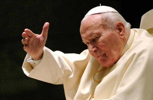 Pedofilia e chiesa, secondo New York Times: "Wojtyla fatto santo troppo presto"