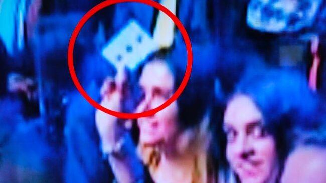 Striscia La Notizia smaschera Tu Si Que Vales: "notate qualcosa?"