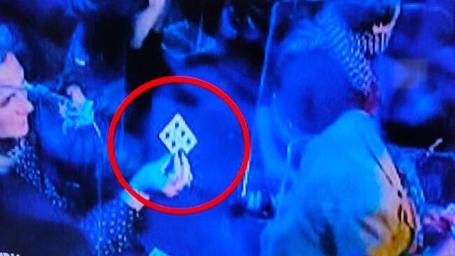 Striscia La Notizia smaschera Tu Si Que Vales: "notate qualcosa?"