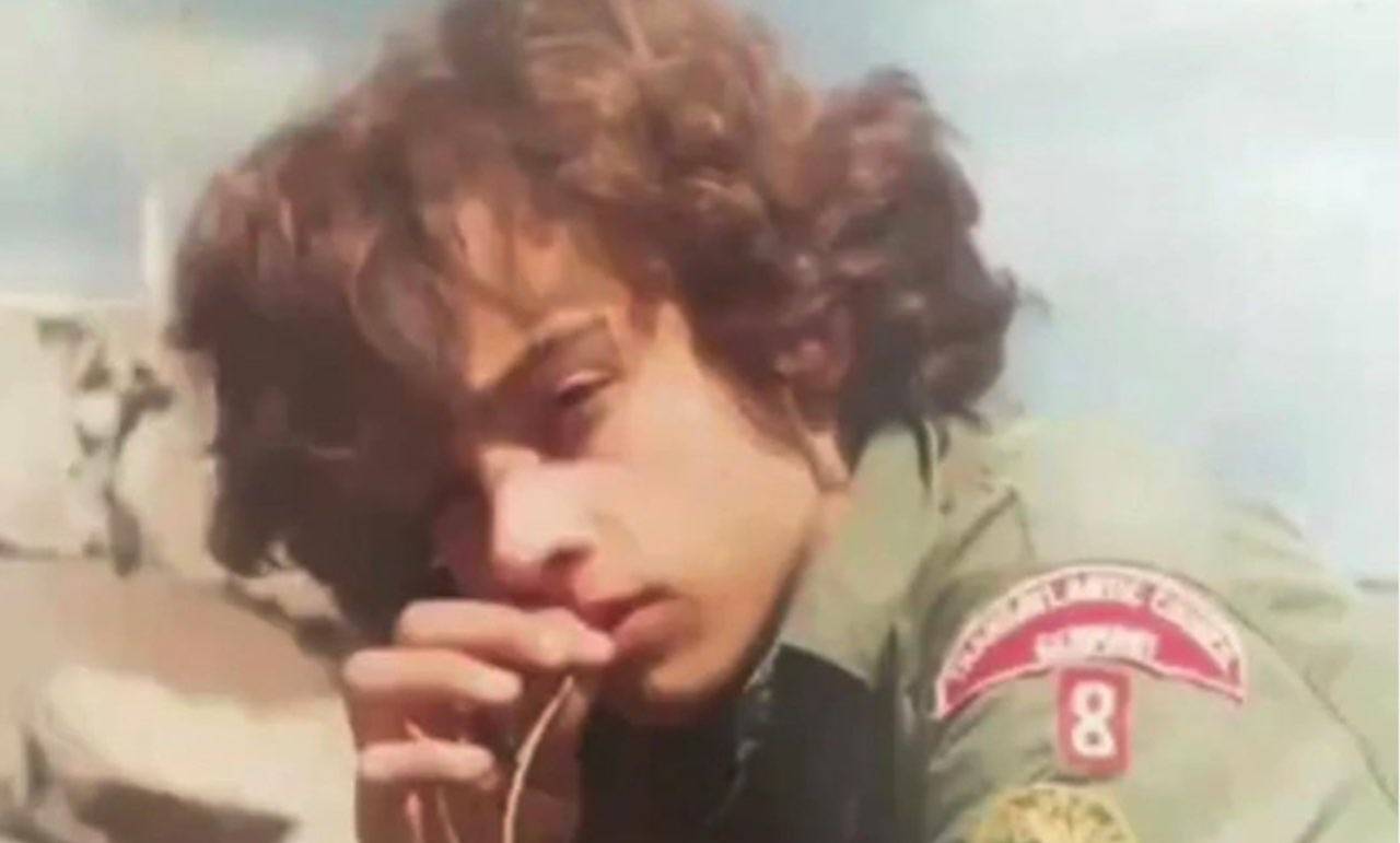 È un famoso cantante e papà di una nota influencer: lo riconoscete?