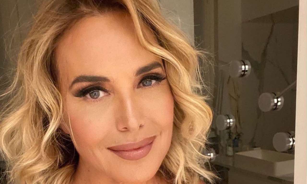 Covid-19, Barbara D'Urso intervista shock: morto nel bagno dell'ospedale