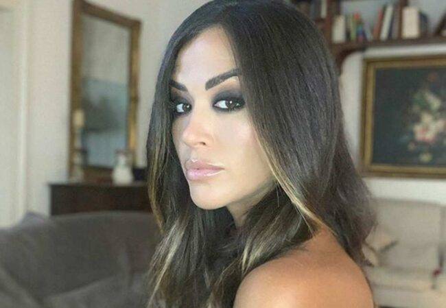 Giorgia Palmas cambia look, ma resta stupenda ed i fan apprezzano