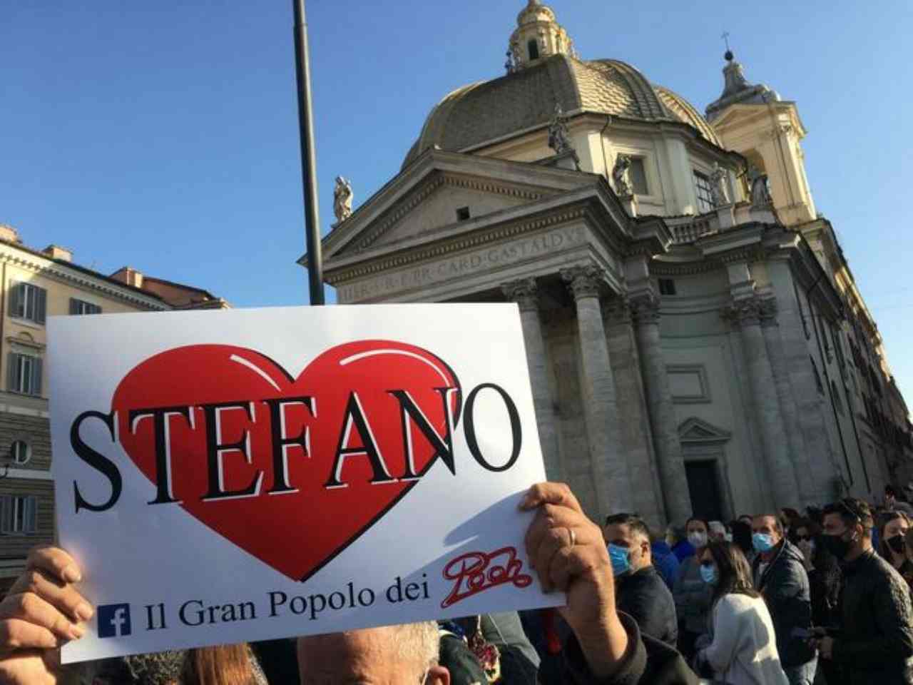 Funerali Stefano D'Orazio, centinaia di fan inondano Roma - VIDEO