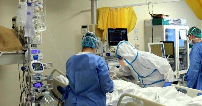 "Così fermiamo il Covid in 20 giorni", la lettera dei ricercatori ignorata dal Governo