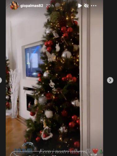 Giorgia Palmas, l'amore nella foto: quel dettaglio curioso colpisce