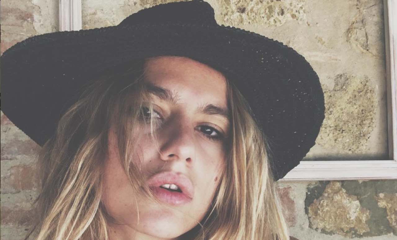 Mamma con stile, il look di Cristina Marino: tutte vogliono il suo cappello