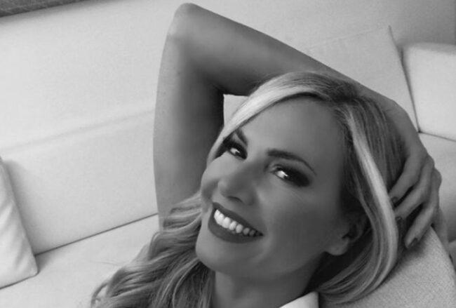 Federica Panicucci, quel gesto sexy c'è sempre ma nessuno lo nota