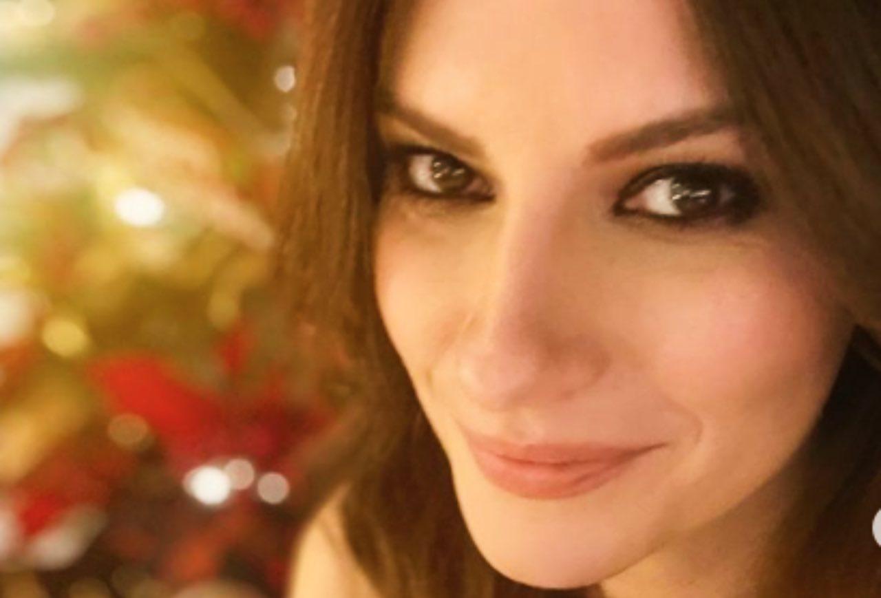 Laura Pausini lontana dalla famiglia, gesto indimenticabile: "mamma..."