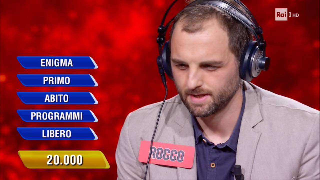 Flavio Insinna, scivolone a L'Eredità: Rocco arriva alla fine ma...