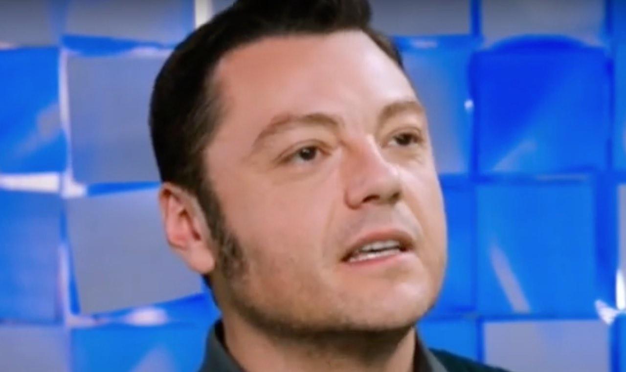 Tiziano Ferro, commovente sguardo: "supera l’intervento..."