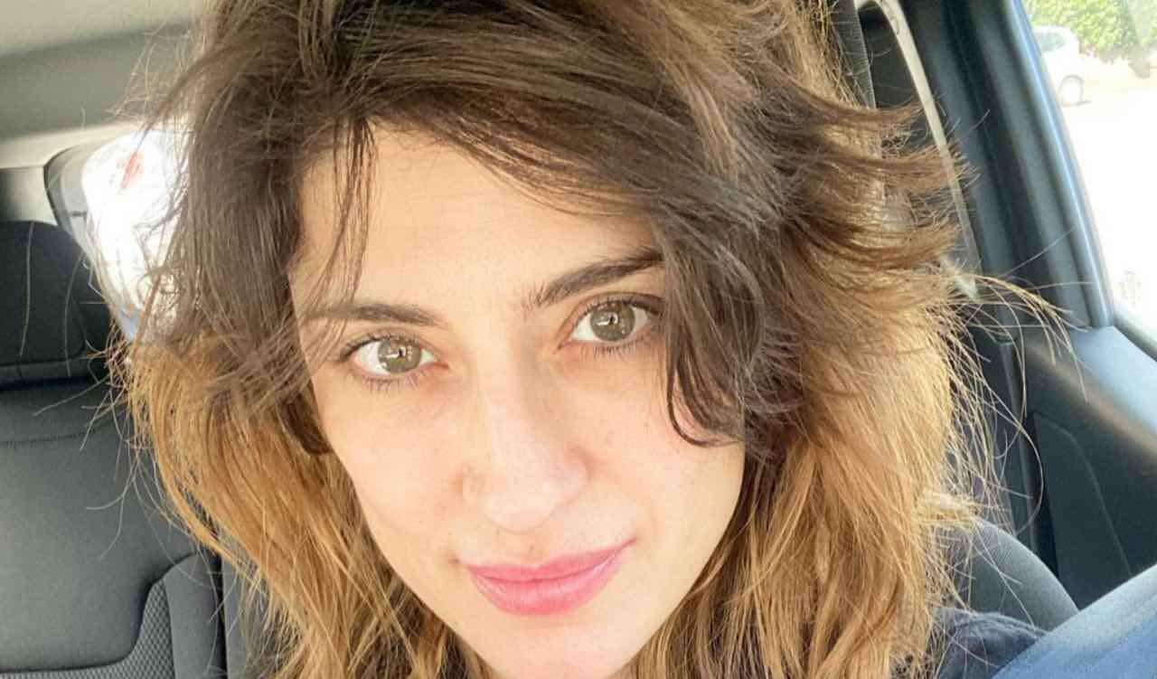 Elisa Isoardi, piccolo incidente al risveglio: fan estasiati